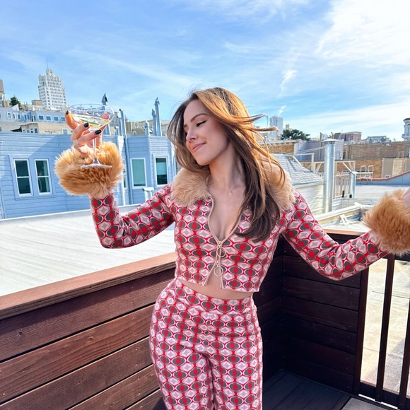 Meet your Posher, Marissa - Picture 2 of 2